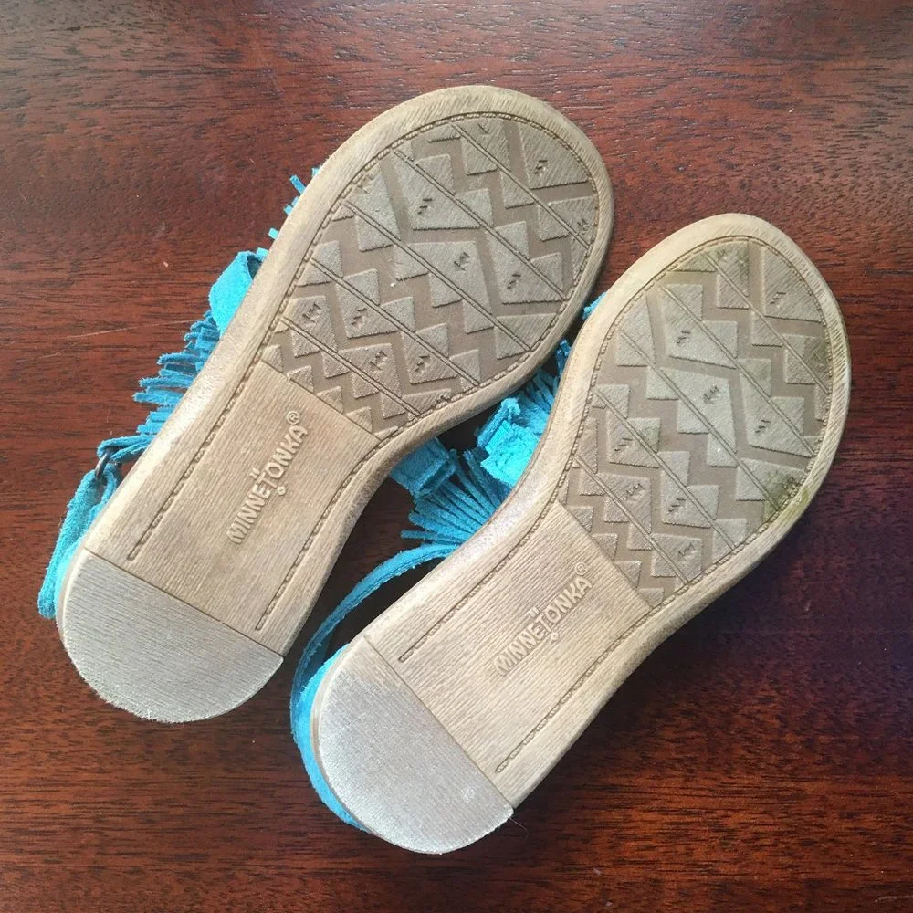 Minnetonka pompom fringe sandals 10